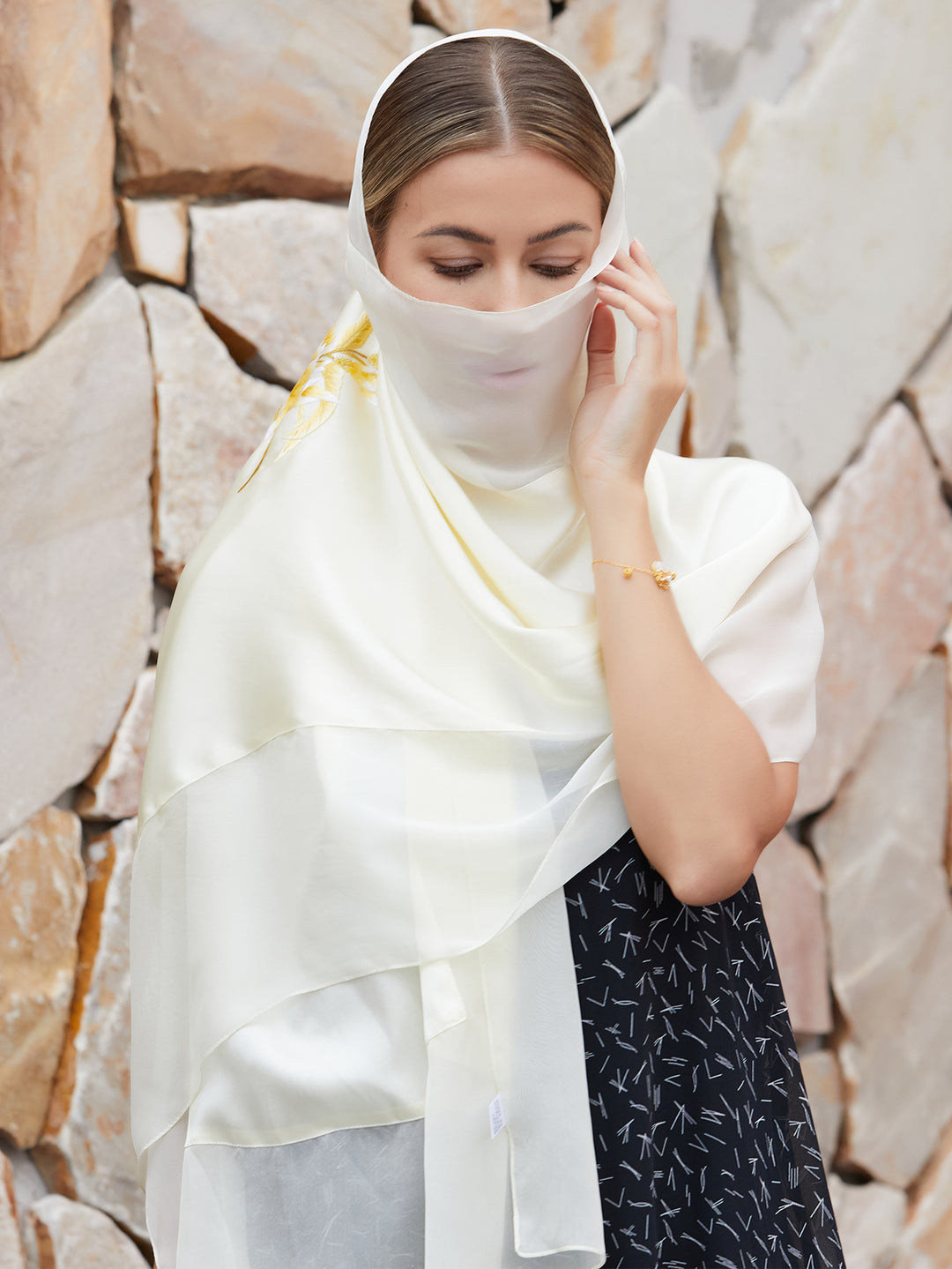 Hand-Embroidered Mulberry Silk Scarf - Chinese Su Embroidery Art