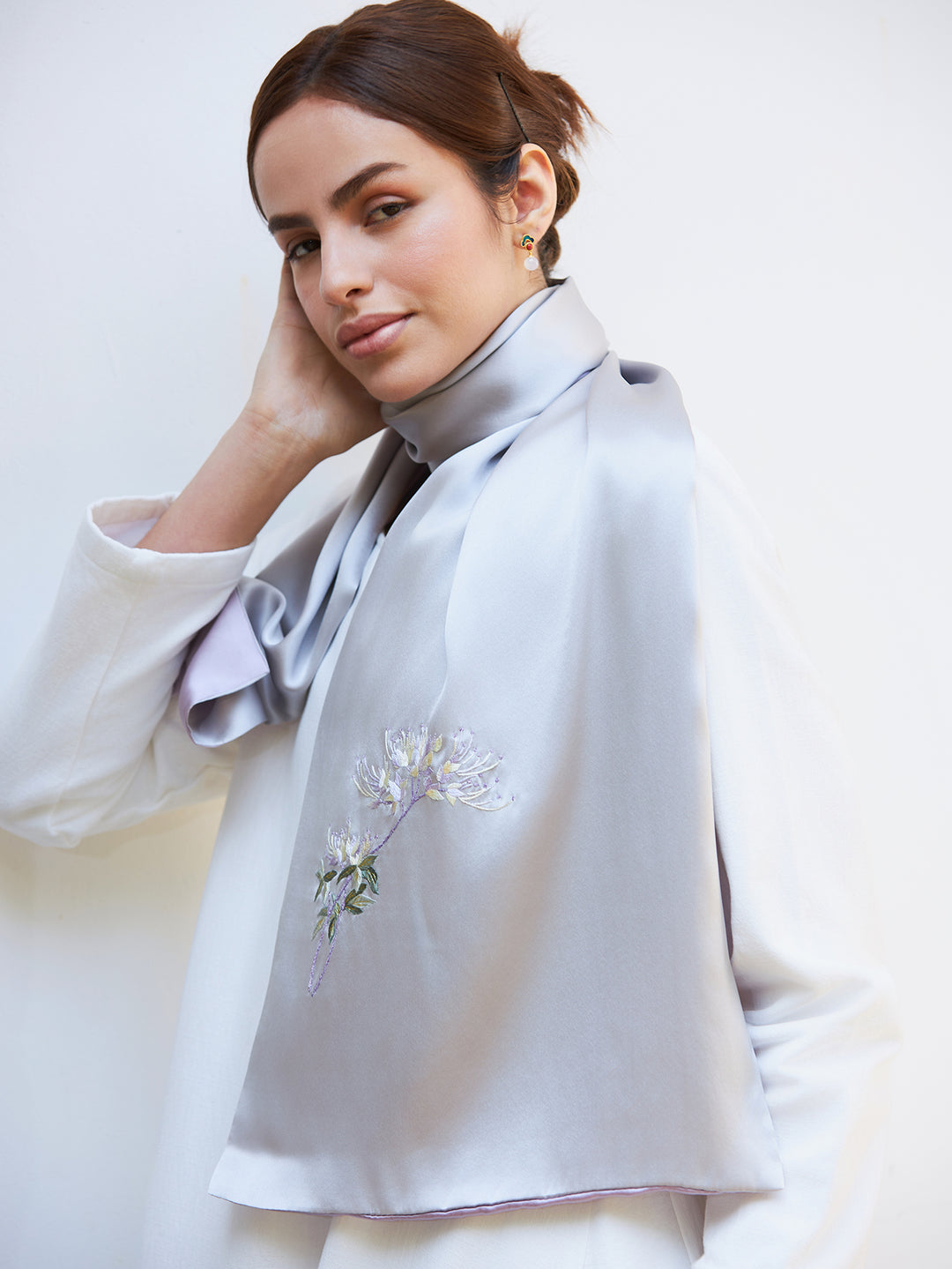 Hand-Embroidered Su Xiu Mulberry Silk Scarf – Silver Grey Orchid