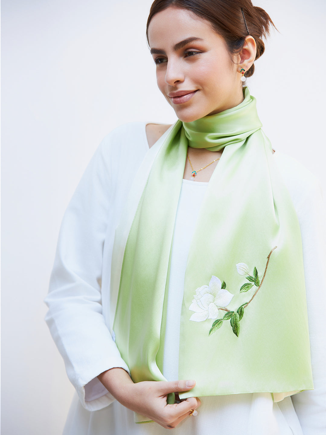 Hand-Embroidered Su Xiu Mulberry Silk Scarf – Gardenia Design