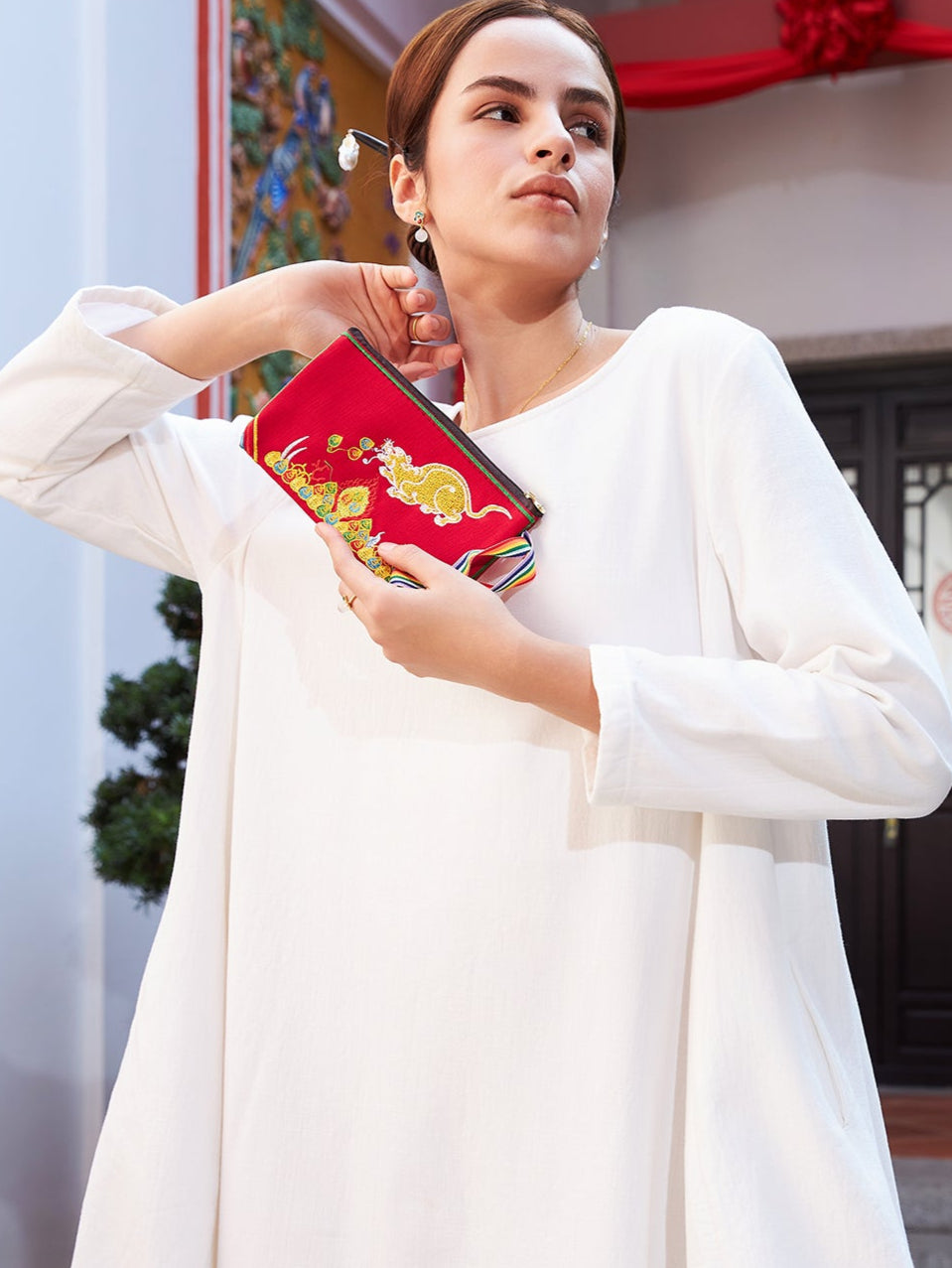 Deep Red Embroidered Linen Tote: Tibetan Prosperity Symbol & Eco-Durable