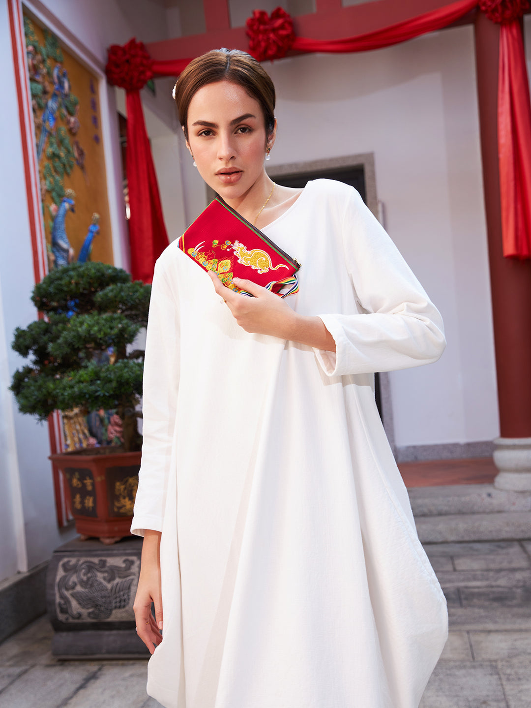 Deep Red Embroidered Linen Tote: Tibetan Prosperity Symbol & Eco-Durable