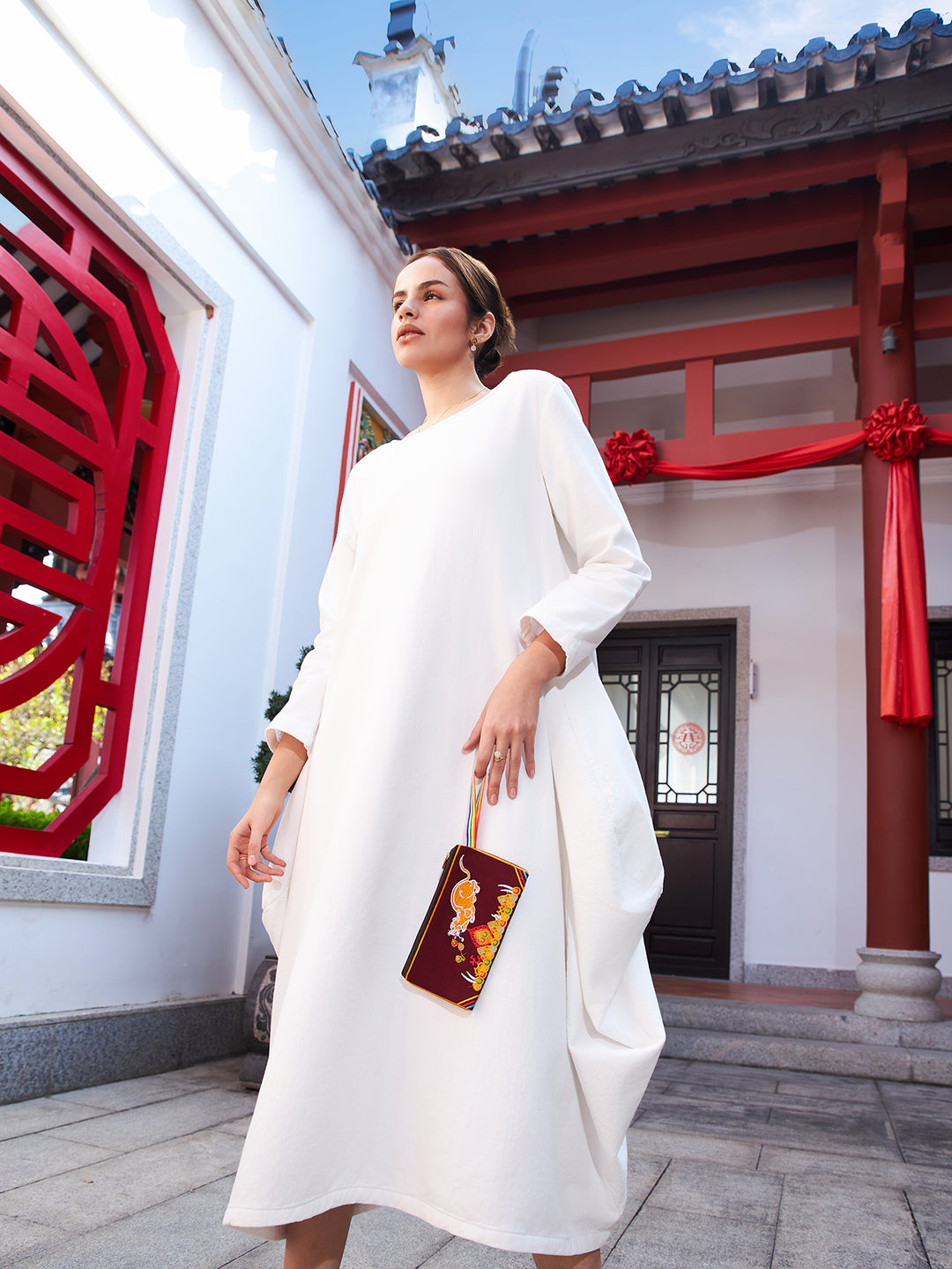 Tibetan Mongoose Linen Tote: Lightweight, Durable & Spouting Wealth