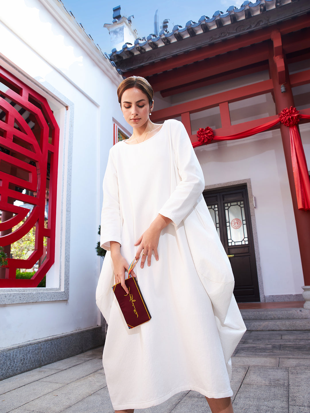 Tibetan Mongoose Linen Tote: Lightweight, Durable & Spouting Wealth