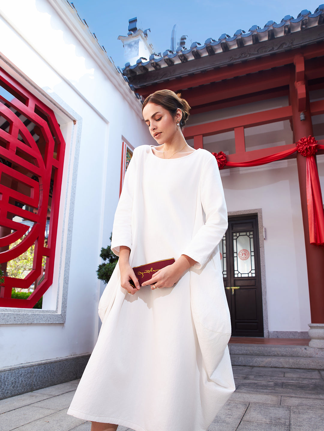 Tibetan Mongoose Linen Tote: Lightweight, Durable & Spouting Wealth
