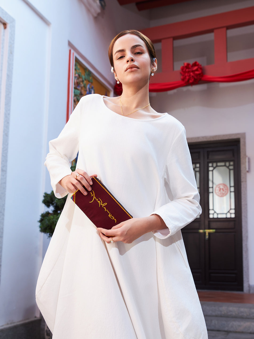 Tibetan Mongoose Linen Tote: Lightweight, Durable & Spouting Wealth