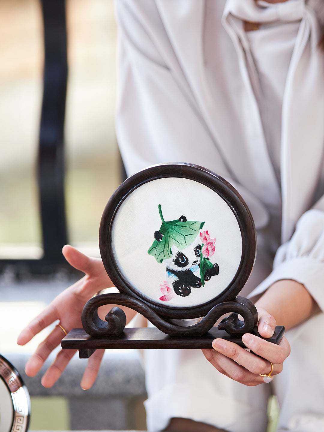 Exquisite Small Desktop Decoration, Embroidered Panda Sculpture – Handcrafted Double-Sided, Ideal Gift for Guests & Souvenir