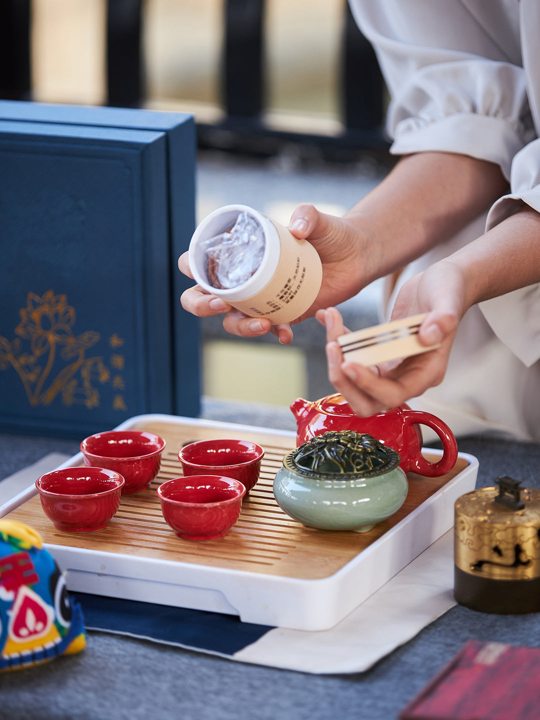 Juego de té de cerámica portátil Dehua Artisan: saboree la elegancia en cualquier lugar