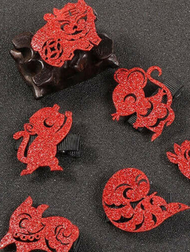 Adorable Sequined Hairclip With The 12 Chinese Zodiac Pattern