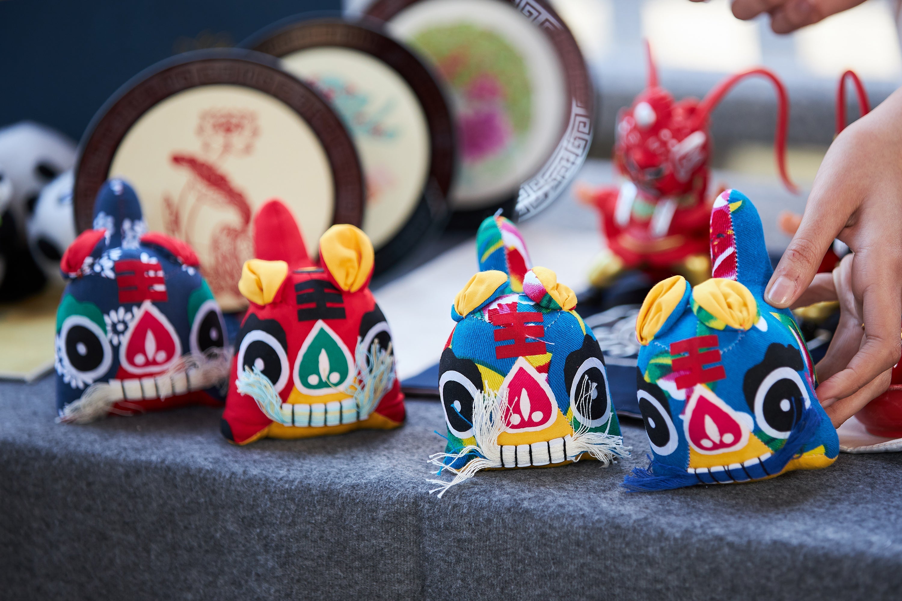 Travel & Souvenirs