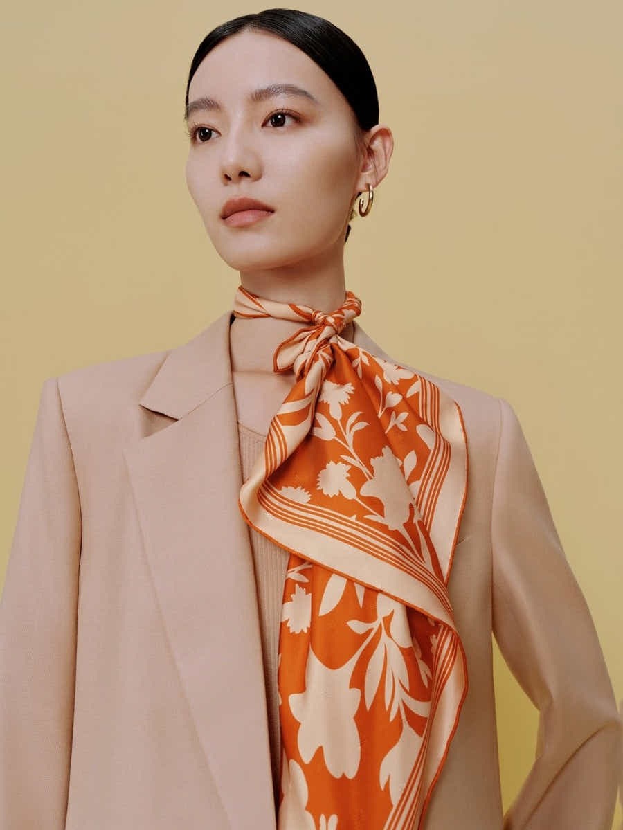 18 Momme Silk Scarf: Breathable, Lightly Painted Floral Elegance - Yomkey