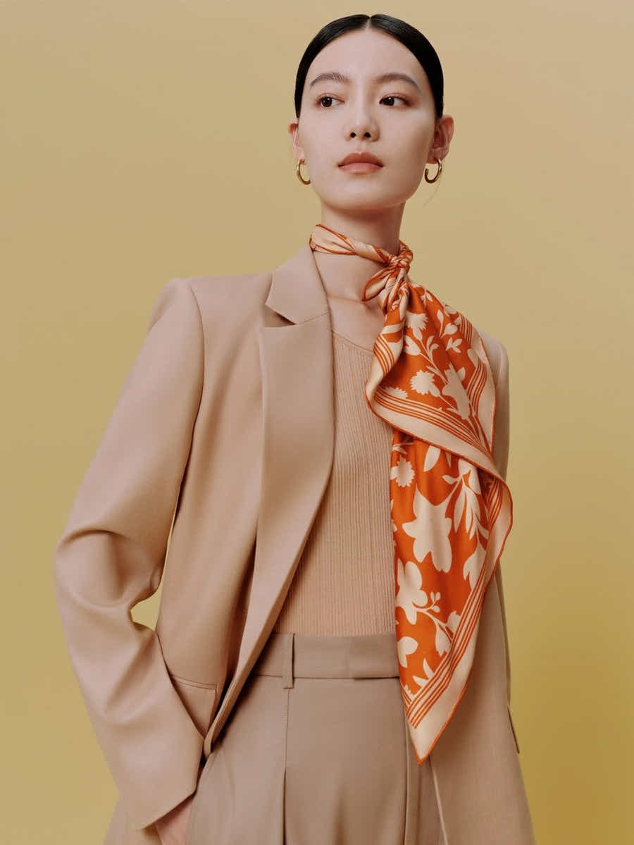 18 Momme Silk Scarf: Breathable, Lightly Painted Floral Elegance - Yomkey