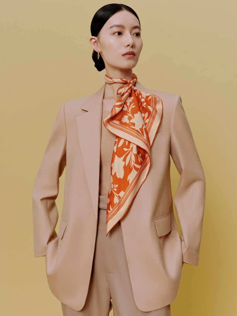 18 Momme Silk Scarf: Breathable, Lightly Painted Floral Elegance - Yomkey