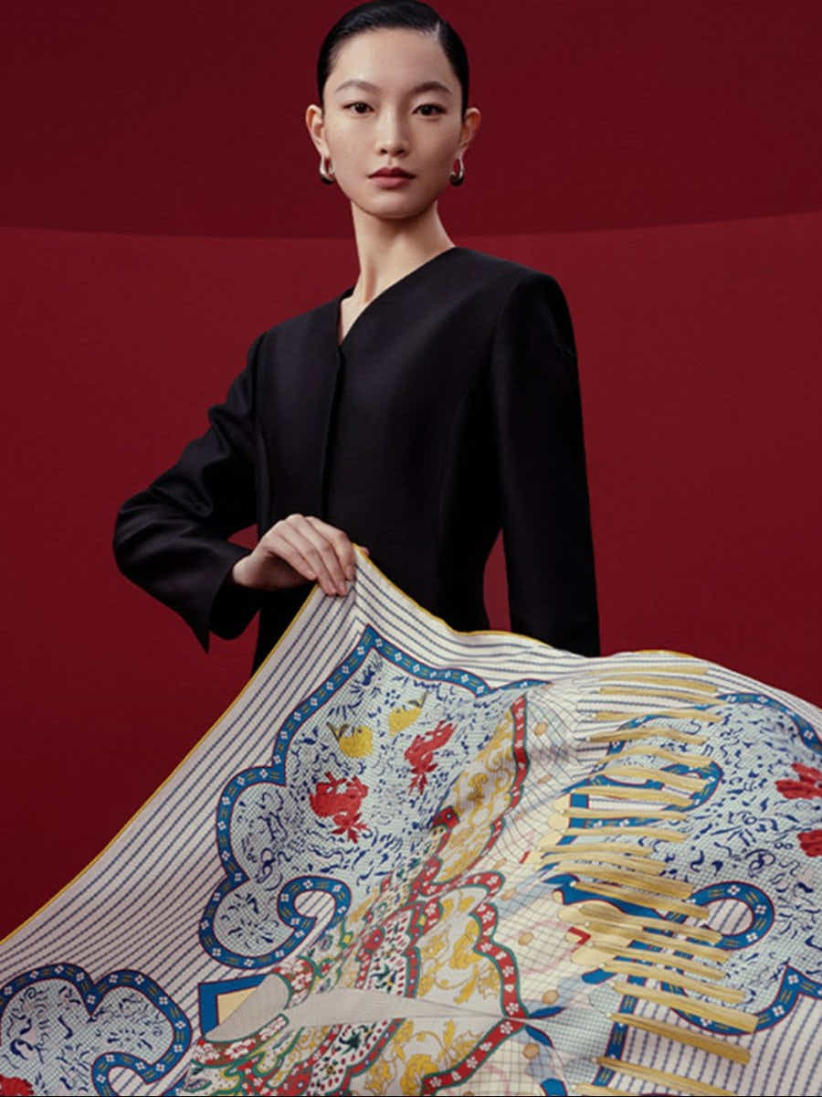 18 Momme Silk Scarf: Breathable Qilin & Deer Symbolism, Ultimate Luxury - Yomkey