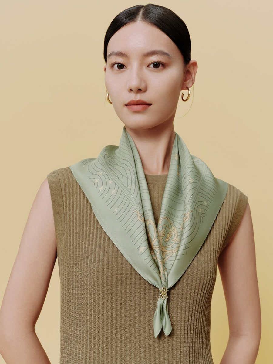 18 Momme Silk Scarf: Breathable, Shimmering Flow Art & Vibrant Luxury - Yomkey