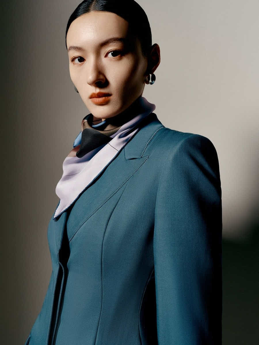 18 Momme Silk Scarf: Geometric Music Art, Breathable Luxury - Yomkey