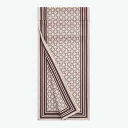 Elegant patterned silk scarf for modern men, featuring a luxurious design, part of the ultimate business accessory set