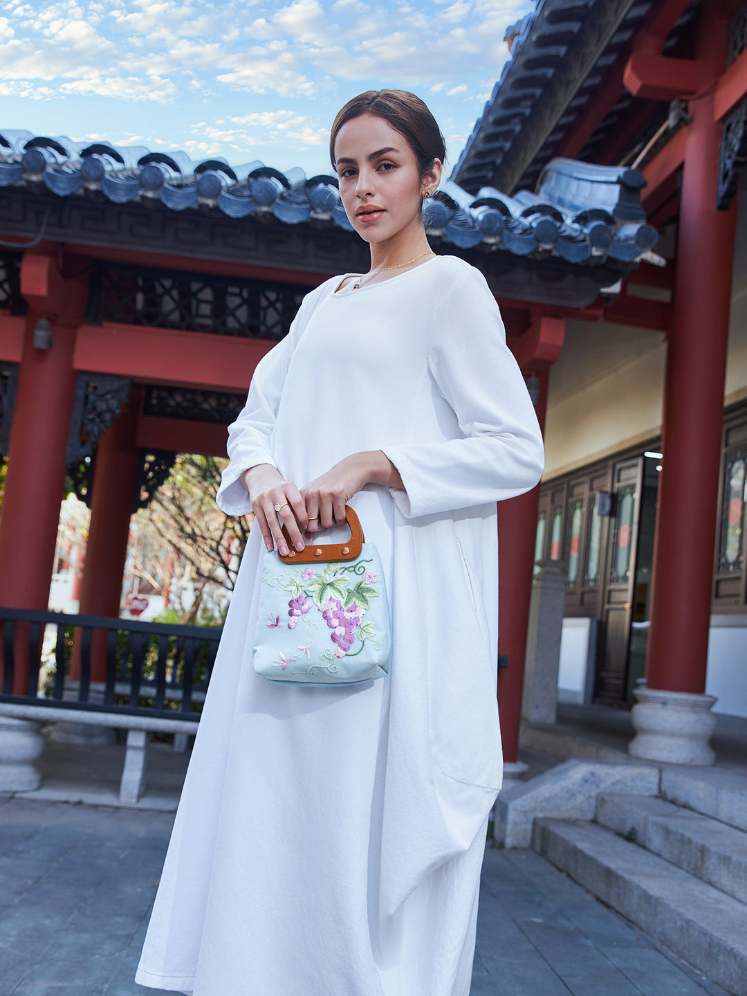 Exquisite Chinese Handcrafted Crossbody Bag with Silk Embroidery, Blue Color Canvas Fabric With Grape Pattern and Wooden Handle