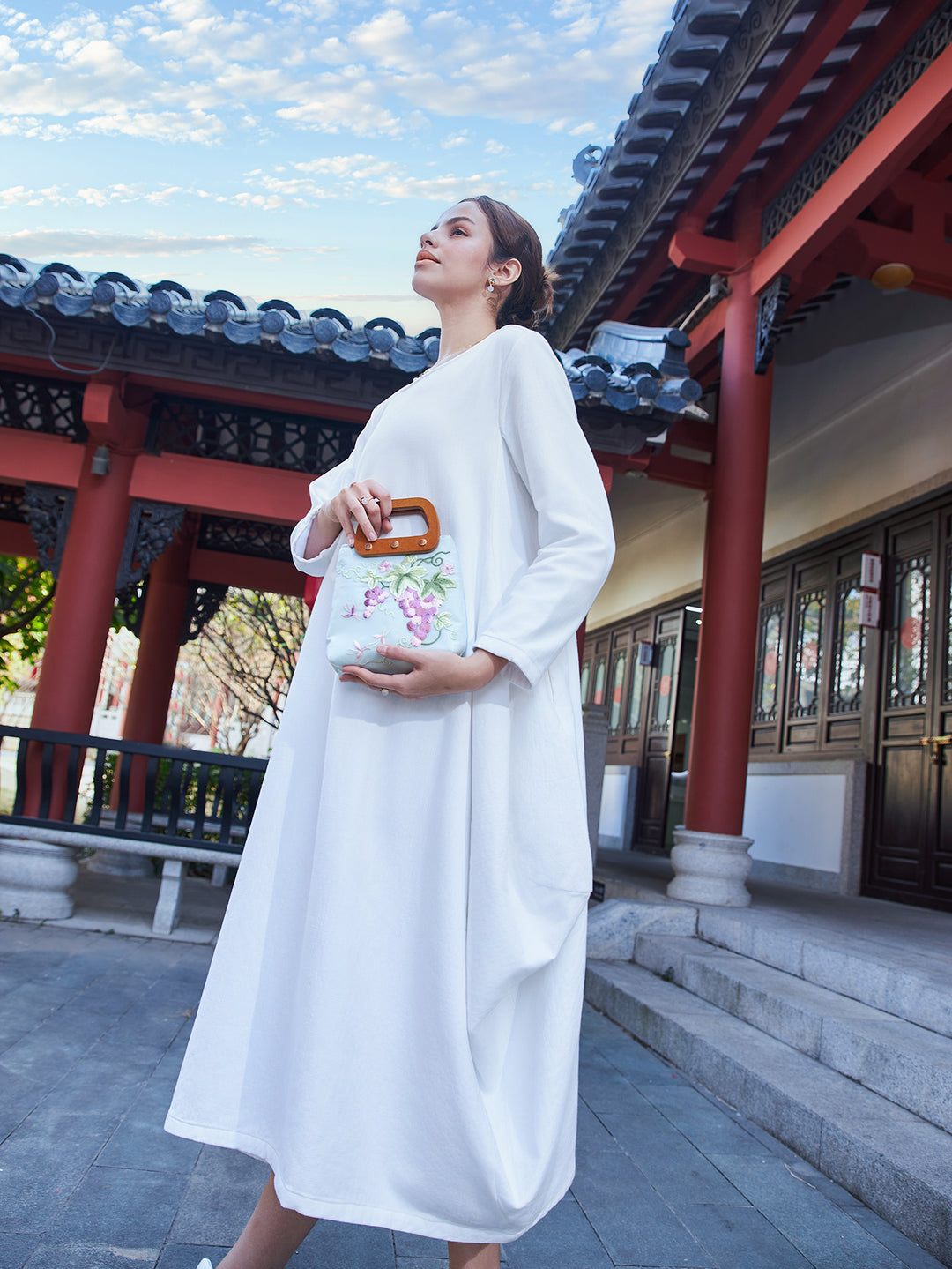 Exquisite Chinese Handcrafted Crossbody Bag with Silk Embroidery, Blue Color Canvas Fabric With Grape Pattern and Wooden Handle