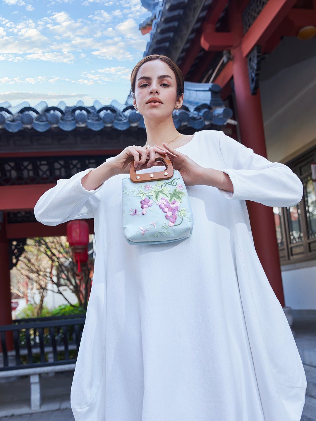Exquisite Chinese Handcrafted Crossbody Bag with Silk Embroidery, Blue Color Canvas Fabric With Grape Pattern and Wooden Handle