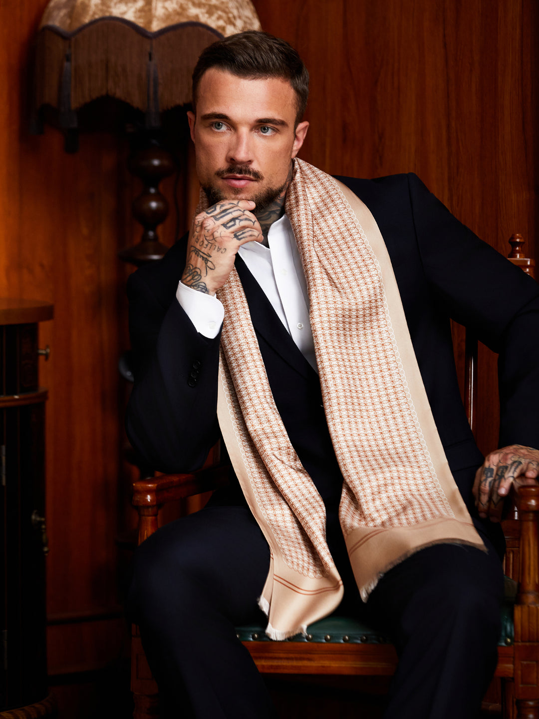 Exquisito juego de corbata de seda y vaso aislante: el accesorio de negocios definitivo para los hombres modernos