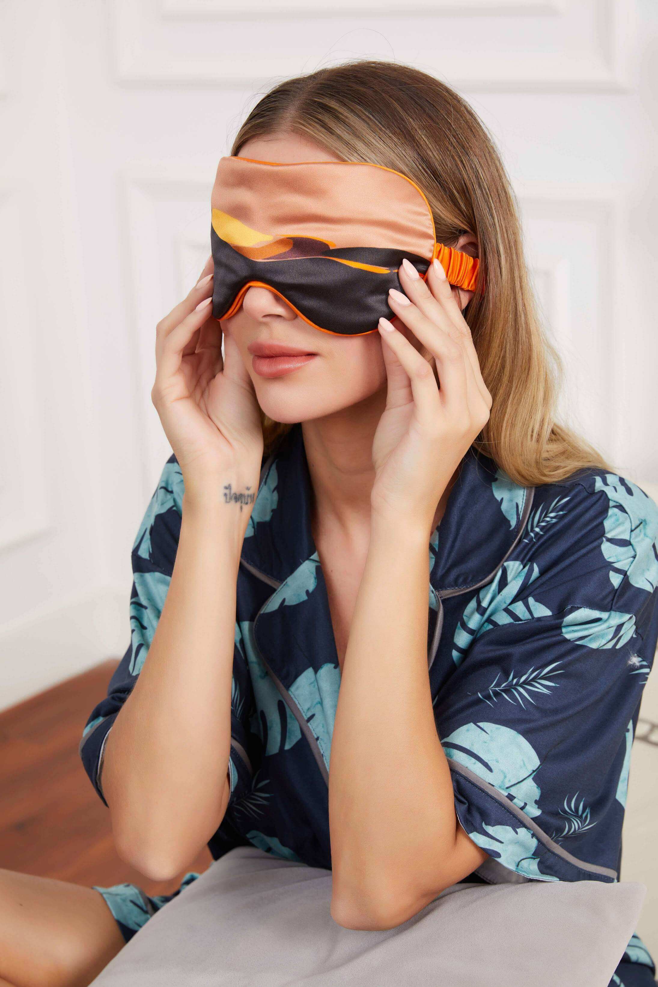 Luxurious Silk Sleep Mask - Ultimate Comfort for Restorative Slumber