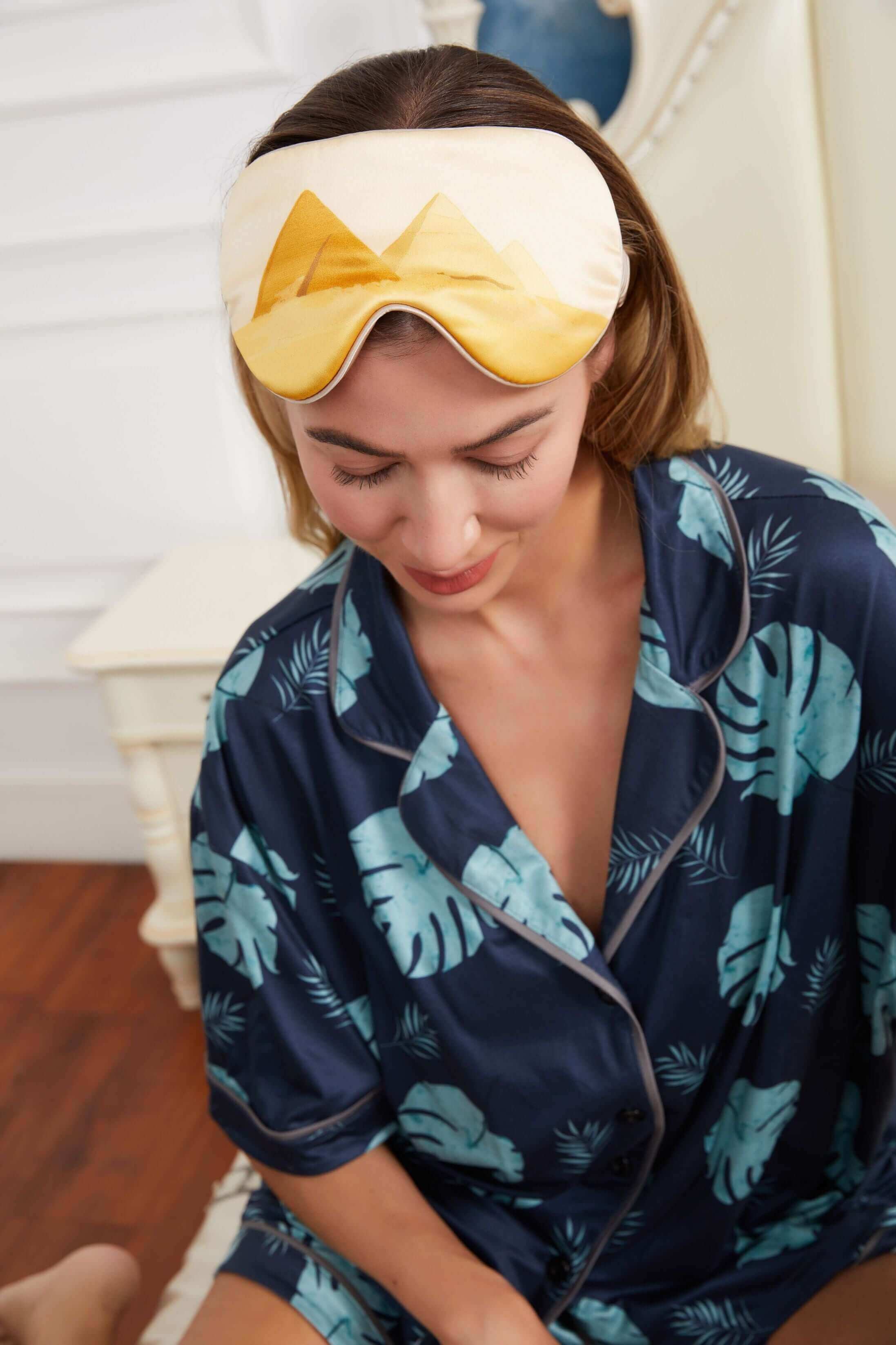 Luxurious Silk Sleep Mask - Ultimate Comfort for Restorative Slumber