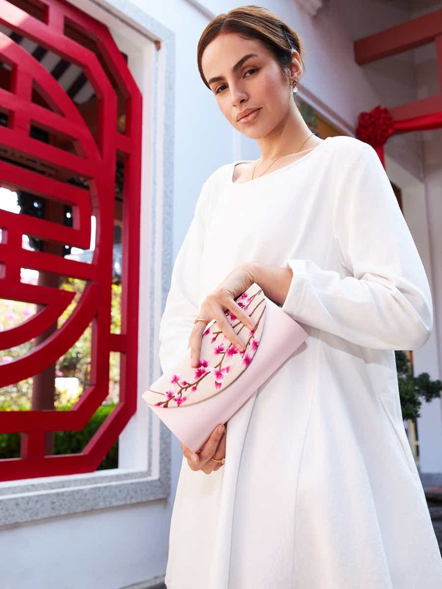 Beige Silk Clutch: Breathable Su Xiu Plum Blossom, Resilience Art - Yomkey