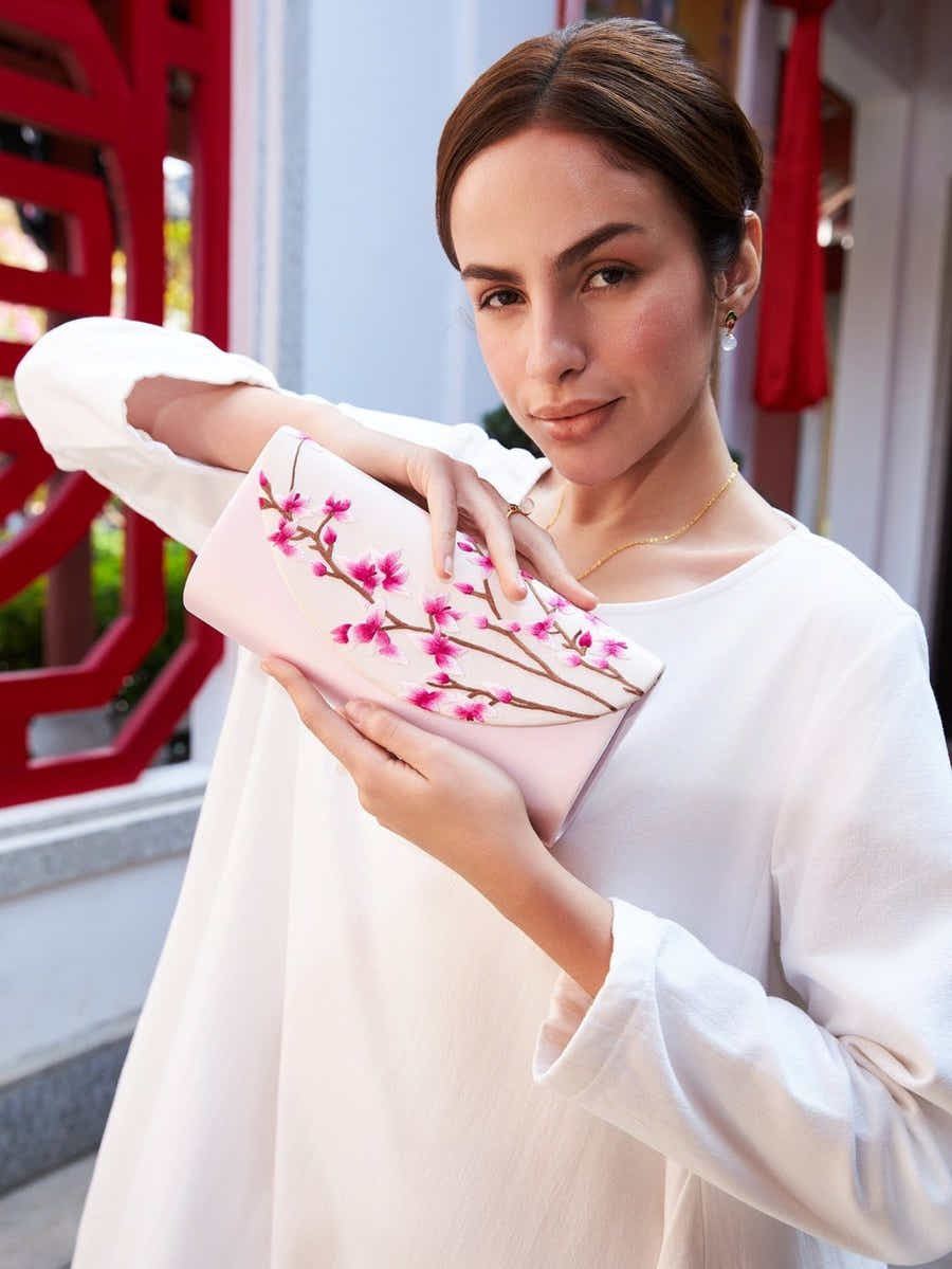 Beige Silk Clutch: Breathable Su Xiu Plum Blossom, Resilience Art - Yomkey