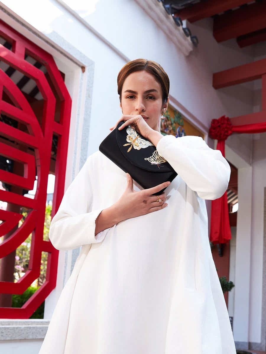 Black Silk Clutch: Breathable Comfort, Su Xiu Butterfly Art - Yomkey