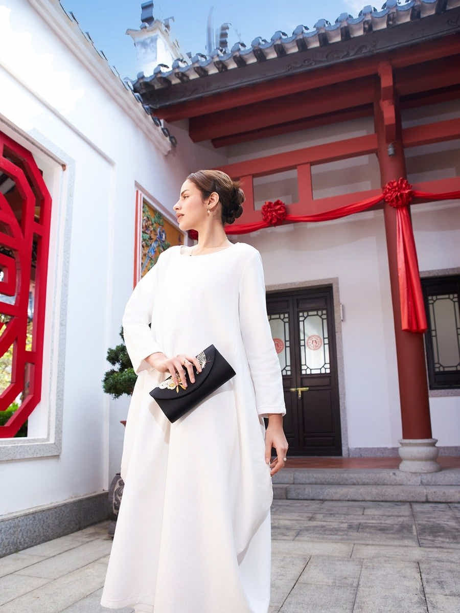 Black Silk Clutch: Breathable Comfort, Su Xiu Butterfly Art - Yomkey