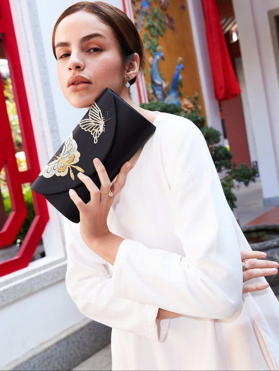 Black Silk Clutch: Breathable Comfort, Su Xiu Butterfly Art - Yomkey