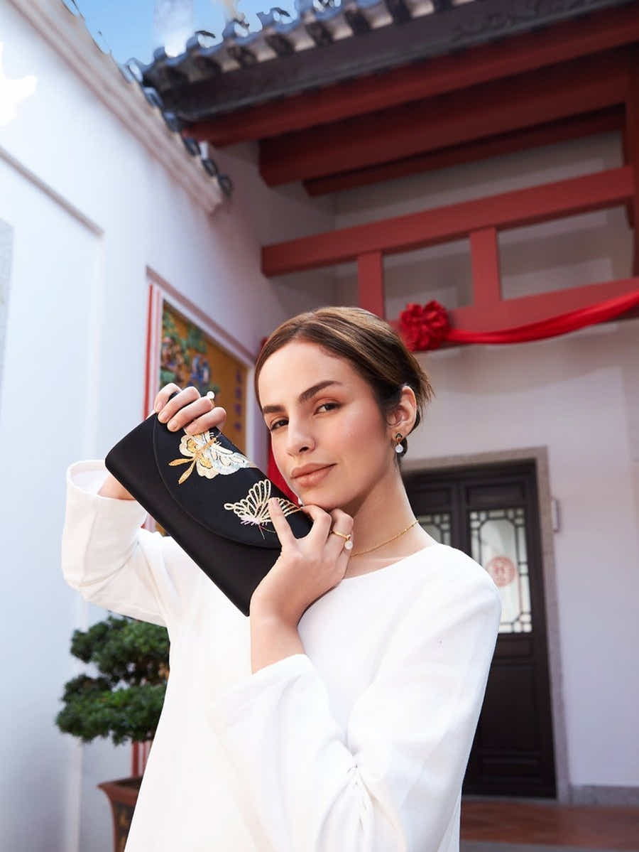 Black Silk Clutch: Breathable Comfort, Su Xiu Butterfly Art - Yomkey