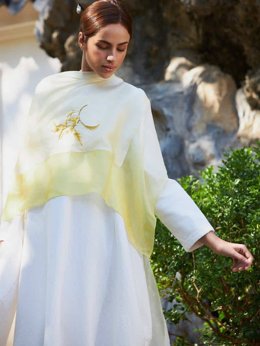 Hand - Embroidered Mulberry Yellow Gradient Silk Scarf - Su Embroidery Art - Yomkey