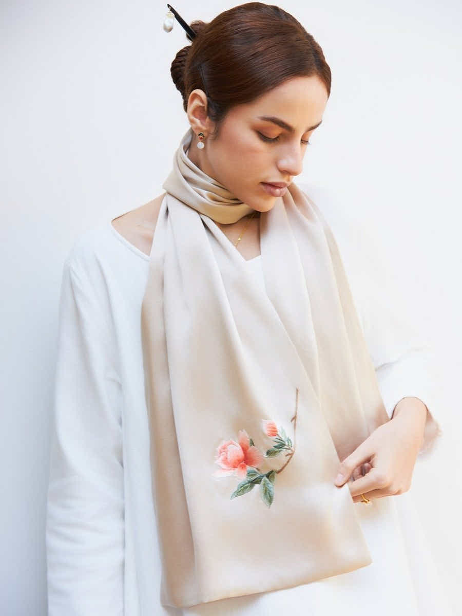 Hand - Embroidered Su Xiu Mulberry Silk Scarf – Champagne Gardenia - Yomkey