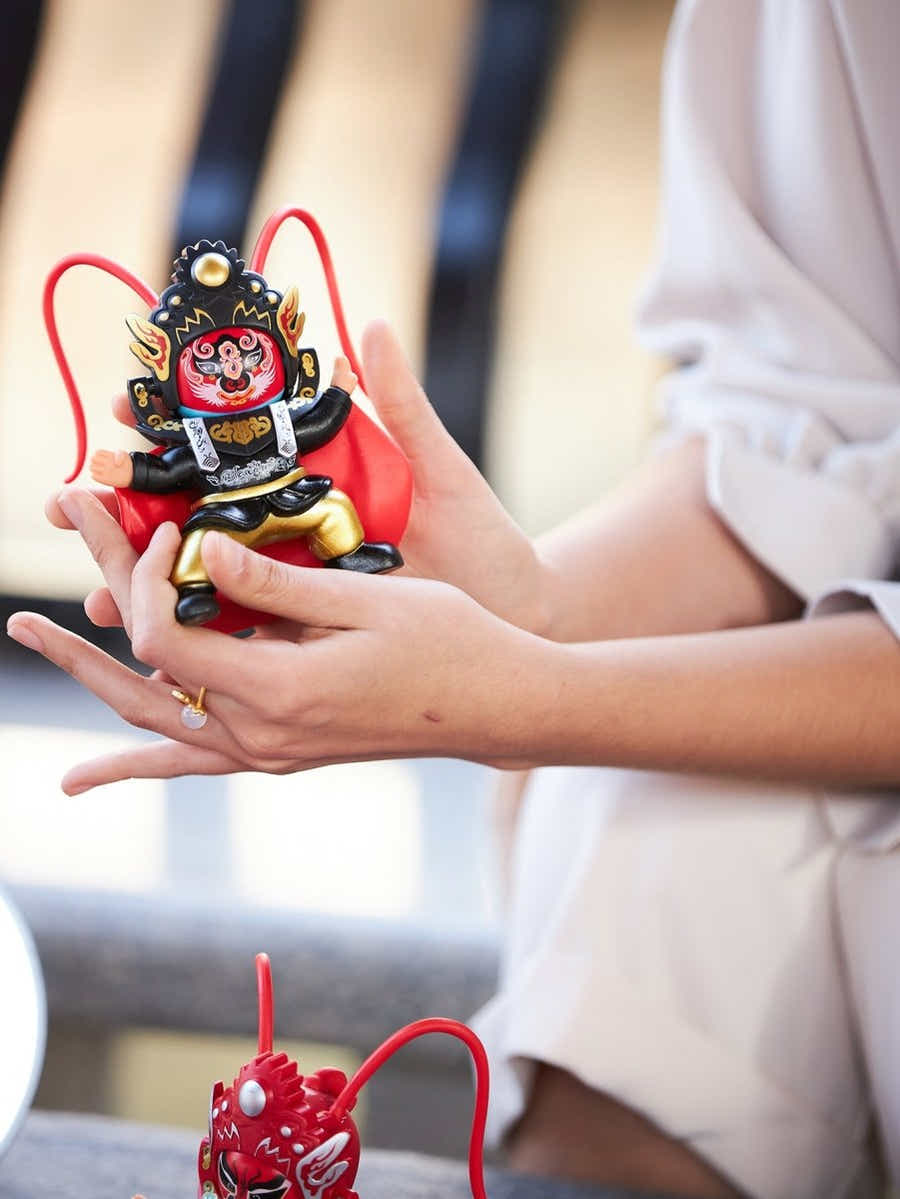 Masterpiece Bian Lian Figurine: Ancient Sichuan Opera Face - Changing Secret - Yomkey