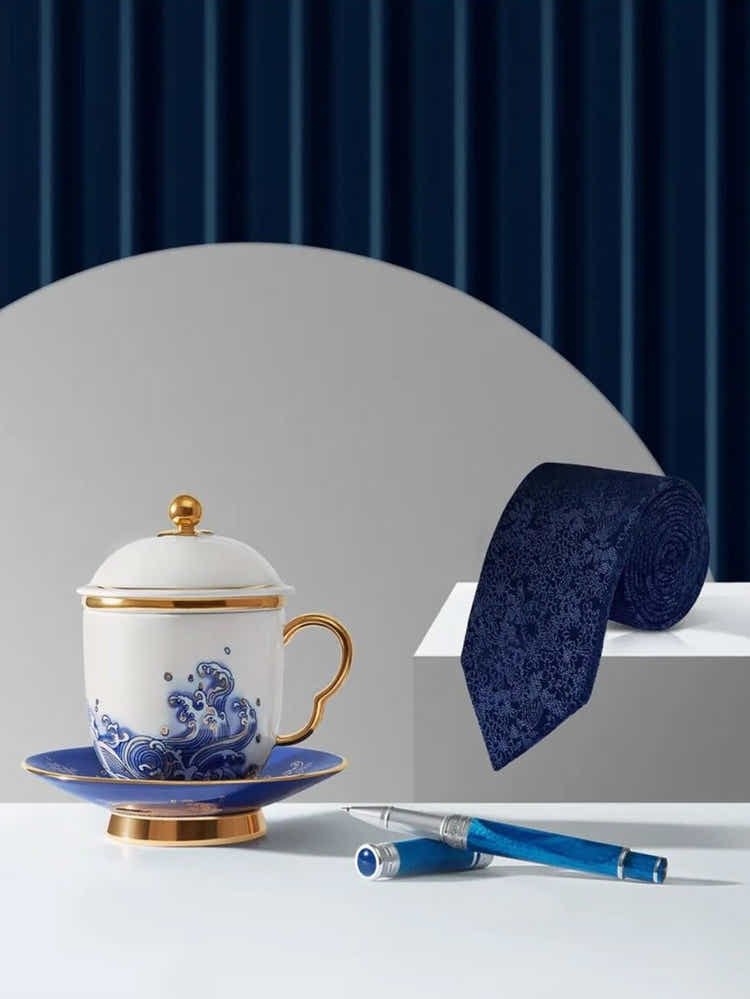Monarch's Presence Gift Set | Silk Tie & Porcelain | Executive Business Collection - Yomkey