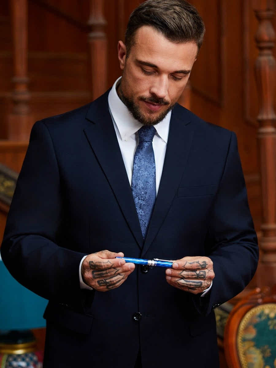 Monarch's Presence Gift Set | Silk Tie & Porcelain | Executive Business Collection - Yomkey