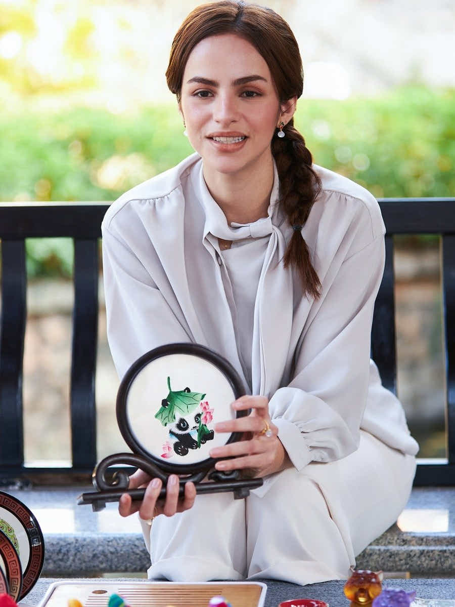 Walnut Su Xiu Art: Double - Sided Panda Embroidery, Peace & Luxury Gift - Yomkey