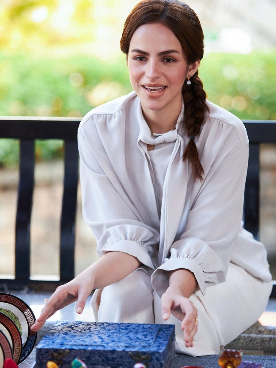 Walnut Su Xiu Art: Double - Sided Panda Embroidery, Peace & Luxury Gift - Yomkey