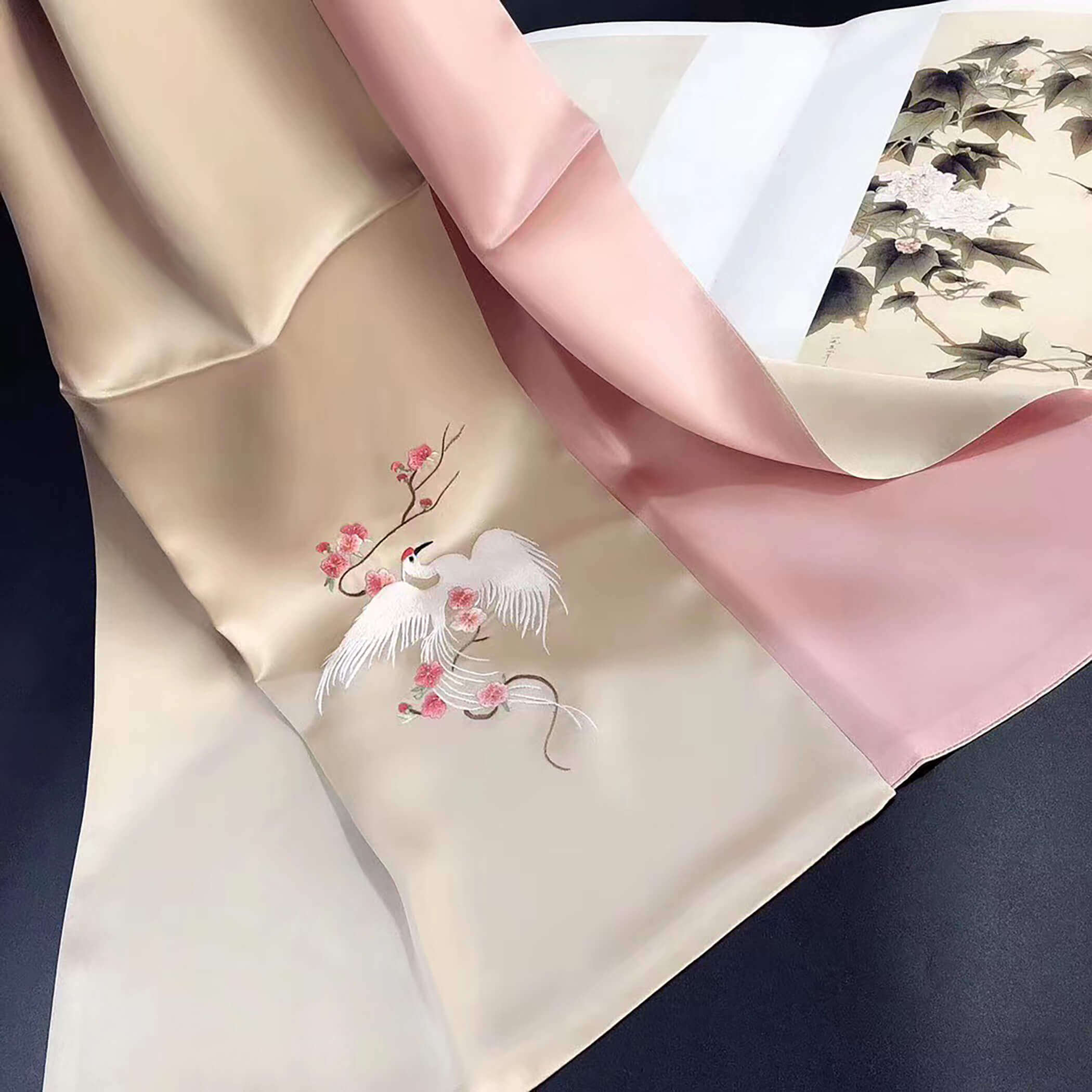 Exquisite Hand-Embroidered Silk Scarf - The Epitome of Artisan Craftsmanship and Timeless Elegance