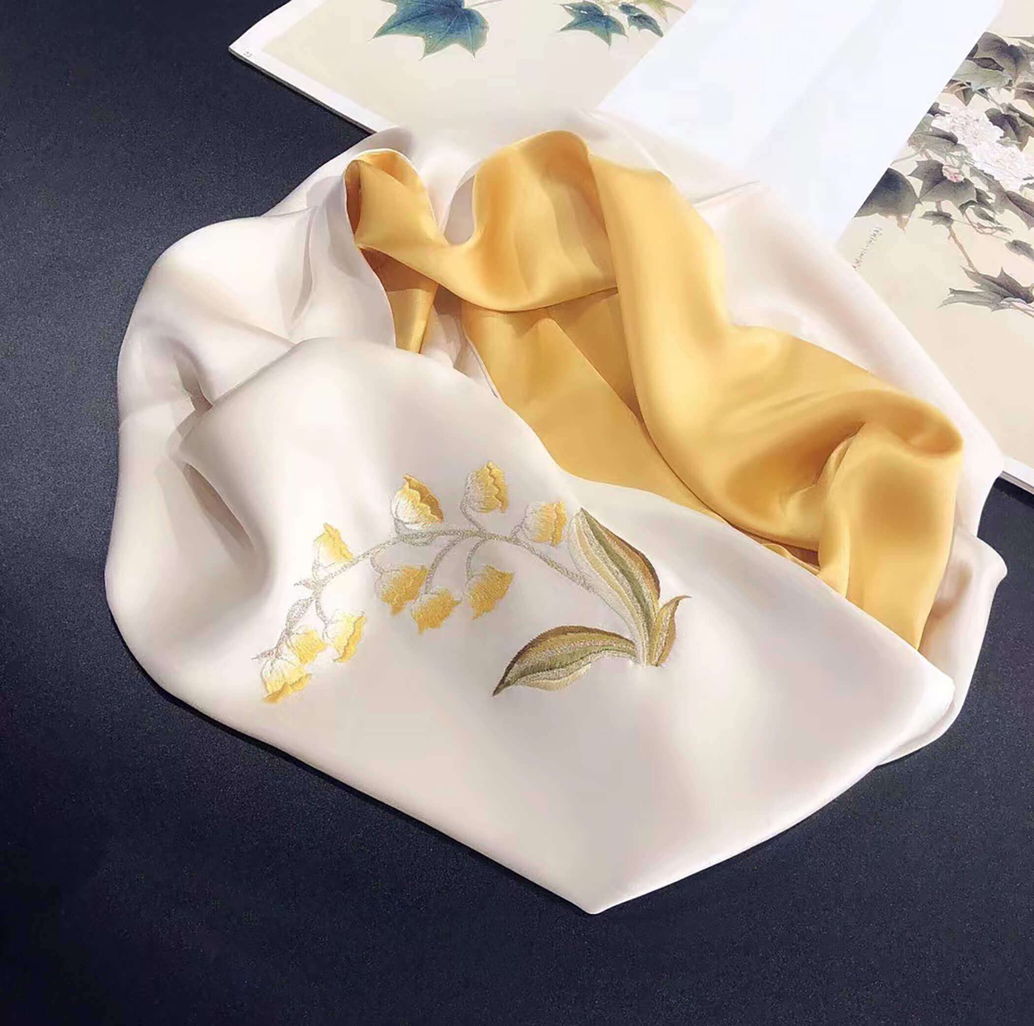 Exquisite Hand-Embroidered Silk Scarf - The Epitome of Artisan Craftsmanship and Timeless Elegance