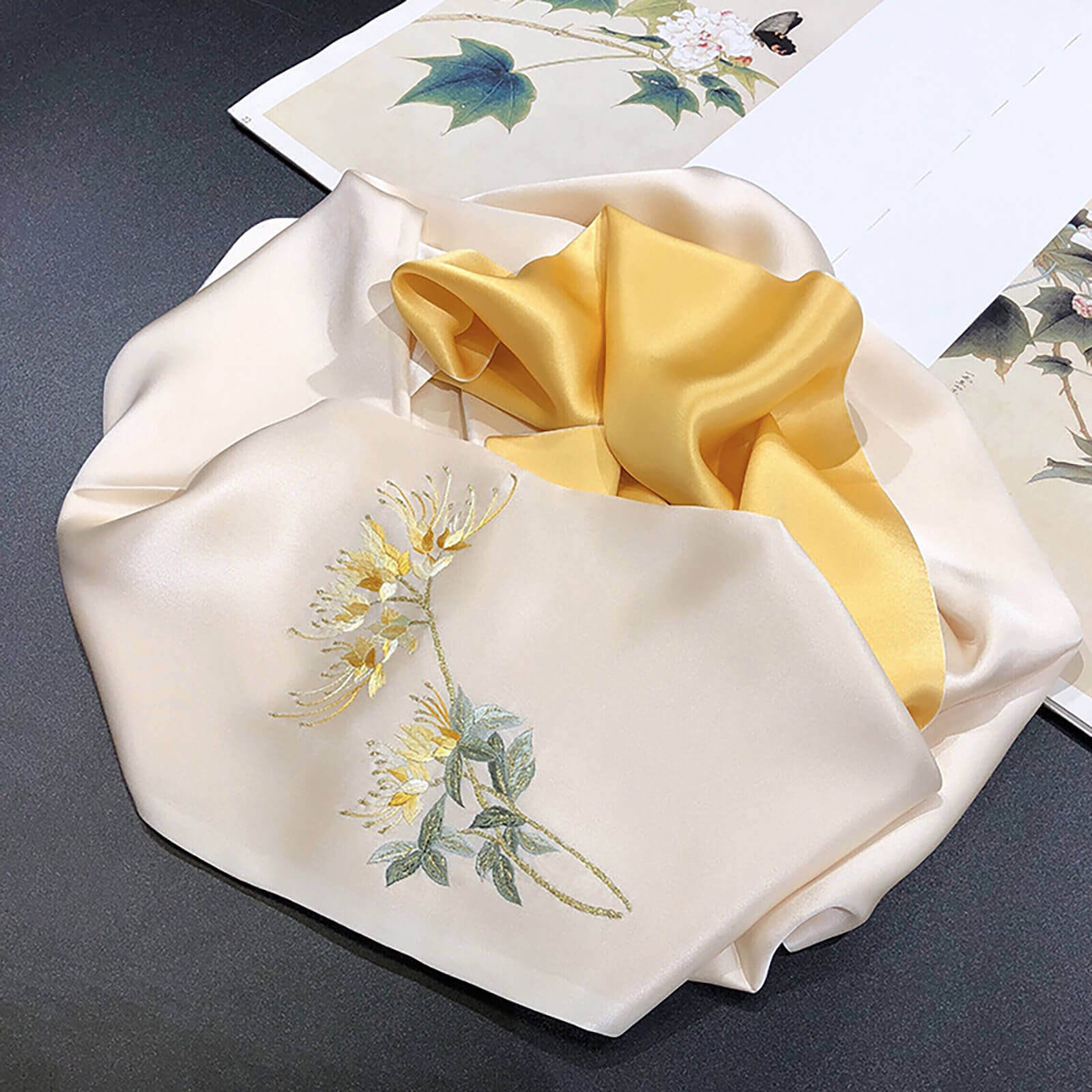 Exquisite Hand-Embroidered Silk Scarf - The Epitome of Artisan Craftsmanship and Timeless Elegance