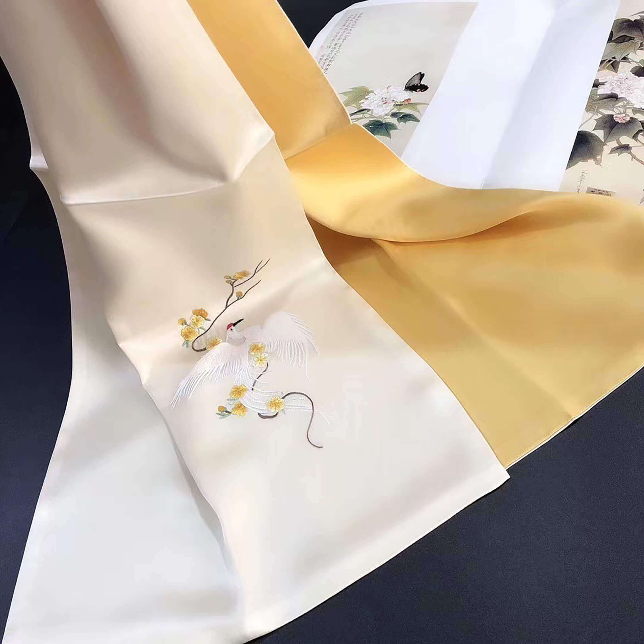 Exquisite Hand-Embroidered Silk Scarf - The Epitome of Artisan Craftsmanship and Timeless Elegance