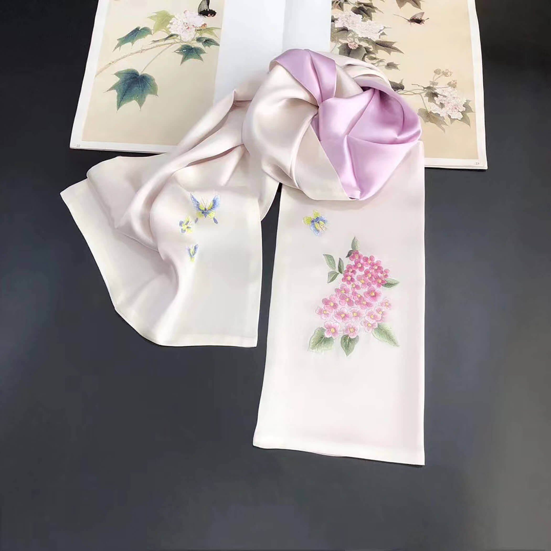 Exquisite Hand-Embroidered Silk Scarf - The Epitome of Artisan Craftsmanship and Timeless Elegance