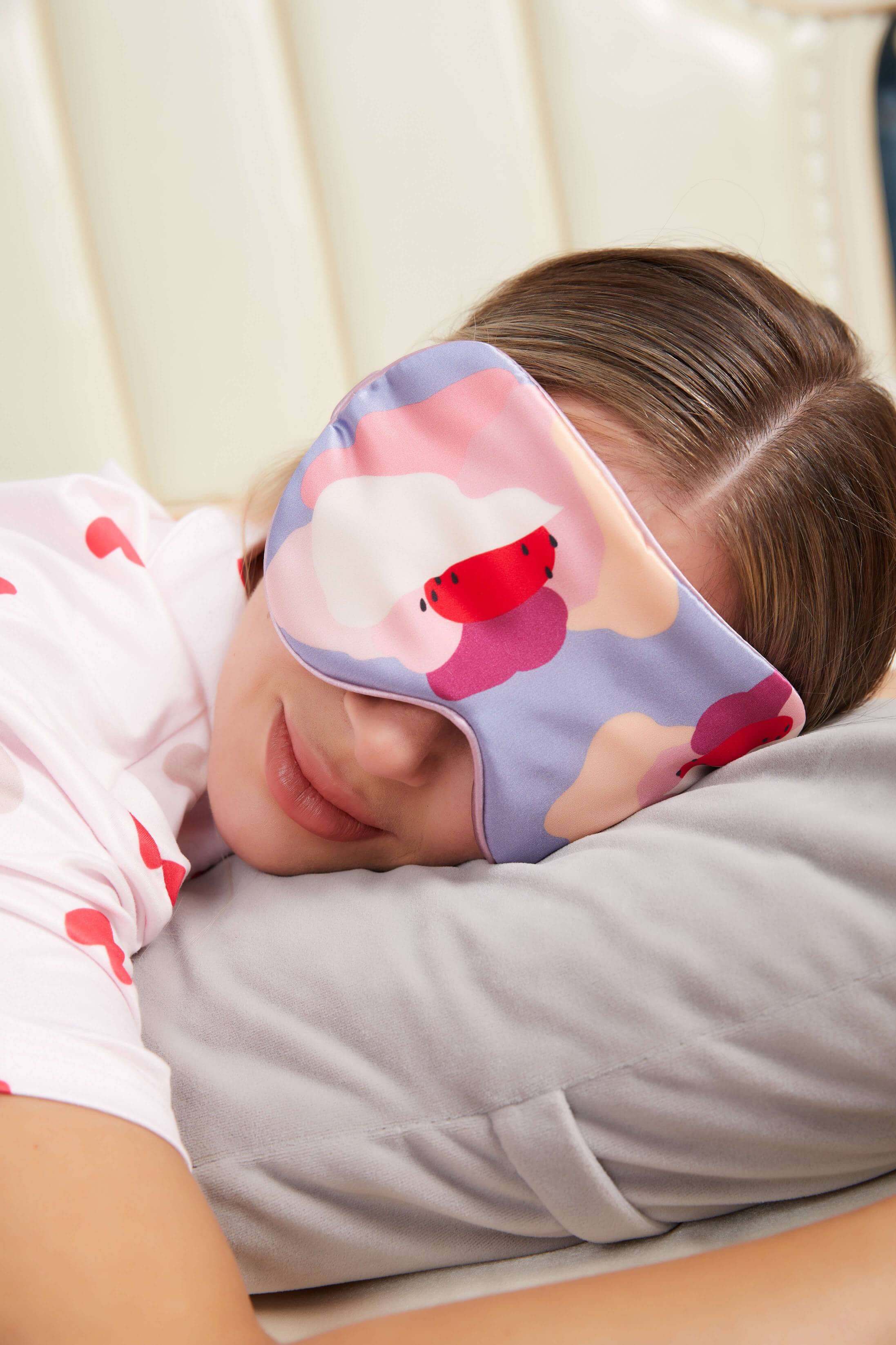 Luxurious Silk Sleep Mask - Ultimate Comfort for Restorative Slumber