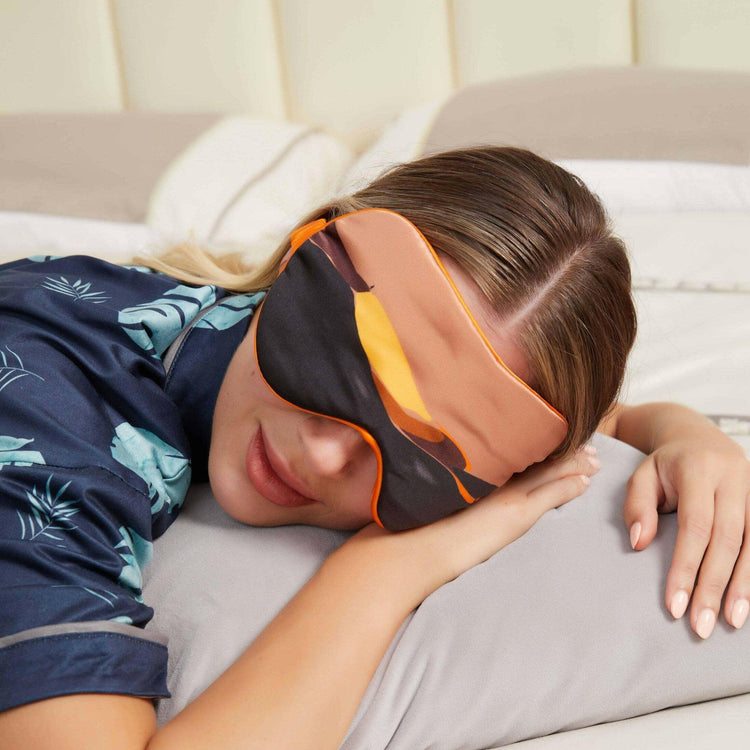 Luxurious Silk Sleep Mask - Ultimate Comfort for Restorative Slumber